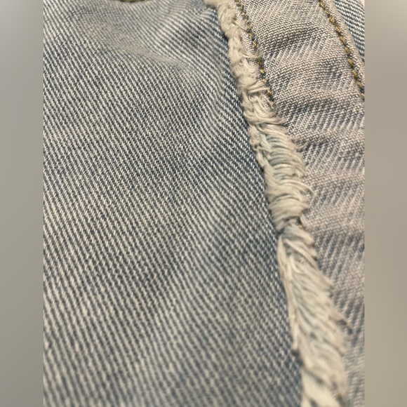 Shyanne • Light Wash High-Waisted Jean Shorts • 28W • NWT - Picture 8 of 9